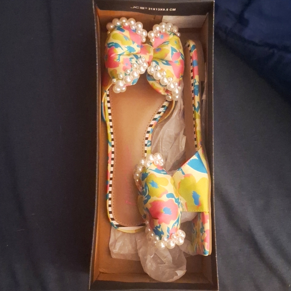 Betsy Johnson size 8 Liah Multi color flats